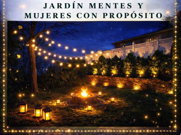 El Jardín Mentes Poderosas de noche, con luces, faroles y una fogata